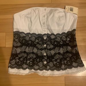 NWT Guess button up top. Wear it by itself with black pants or under a blazer